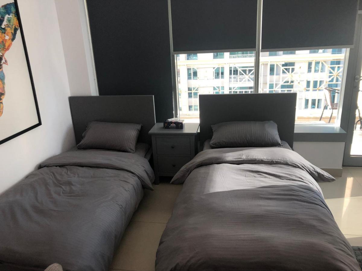 Downtown Boulevard One Bedroom Apt In 29 Blvd غرفة وصالة Burj & Fountain View Master Bedroom Plus 2 Single Beds In Living Room Dubái Exterior foto
